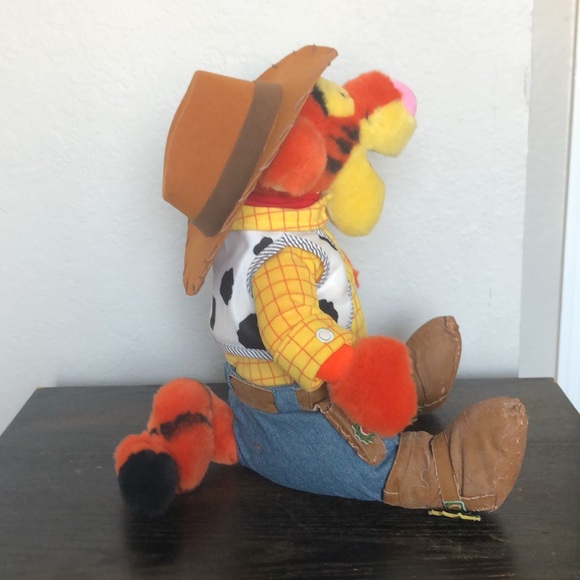 Tigger from Winnie the Pooh sheriff style - Picture 2 of 14